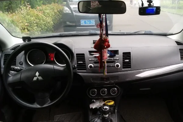 三菱翼神中控面板拆卸步骤及注意事项