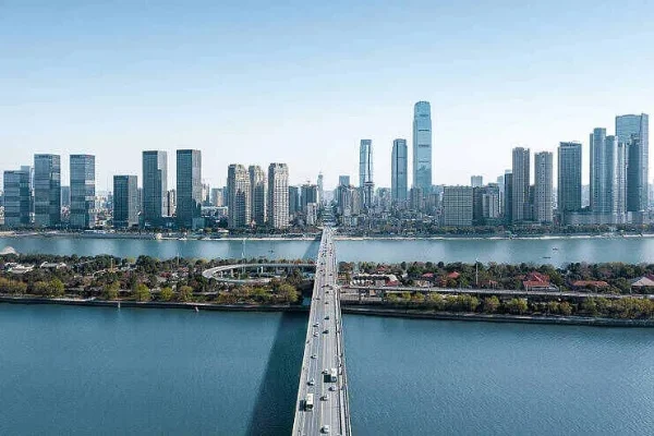 长沙湘江城市天际线：建筑律动中的独特地标与社交风景